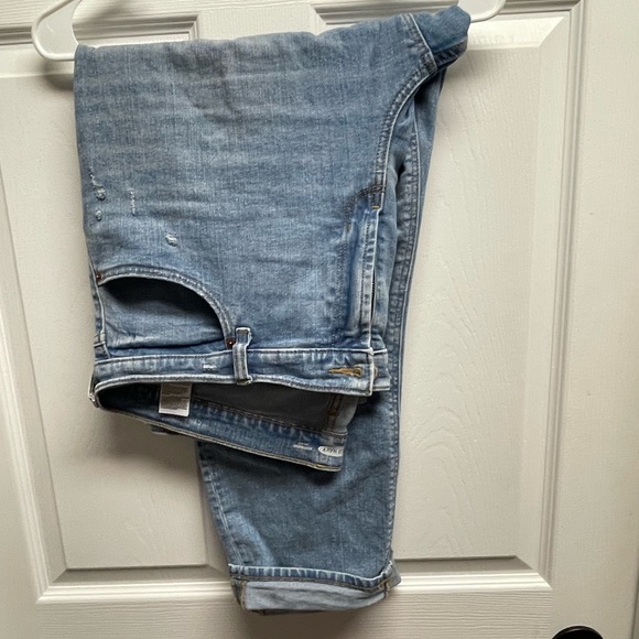 Old Navy boyfriend distressed ankle jeans - Picture 2 of 2